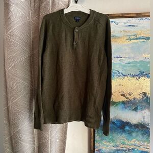 J crew olive green men's sweater with round neck and two buttons size Large